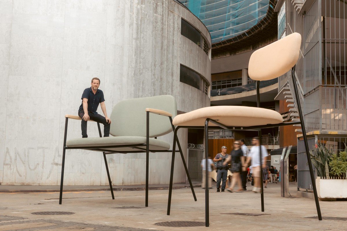 Cadeiras gigantes estão espalhadas por São Paulo; entenda motivo | Design