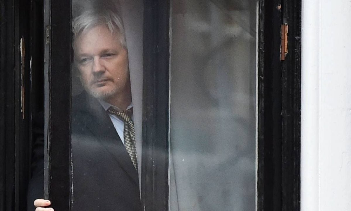 Justiça britânica adia anúncio de veredito de último recurso de Julian Assange contra extradição nesta terça; entenda o caso