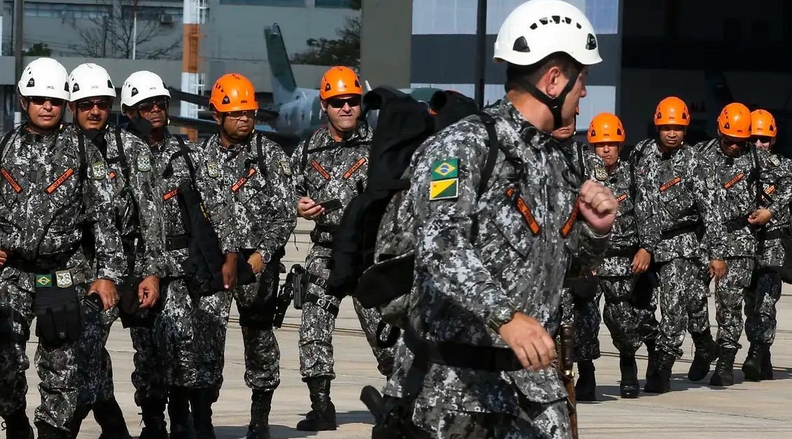 Poucos agentes da Força Nacional são vistos pelas rodovias do Rio de Janeiro