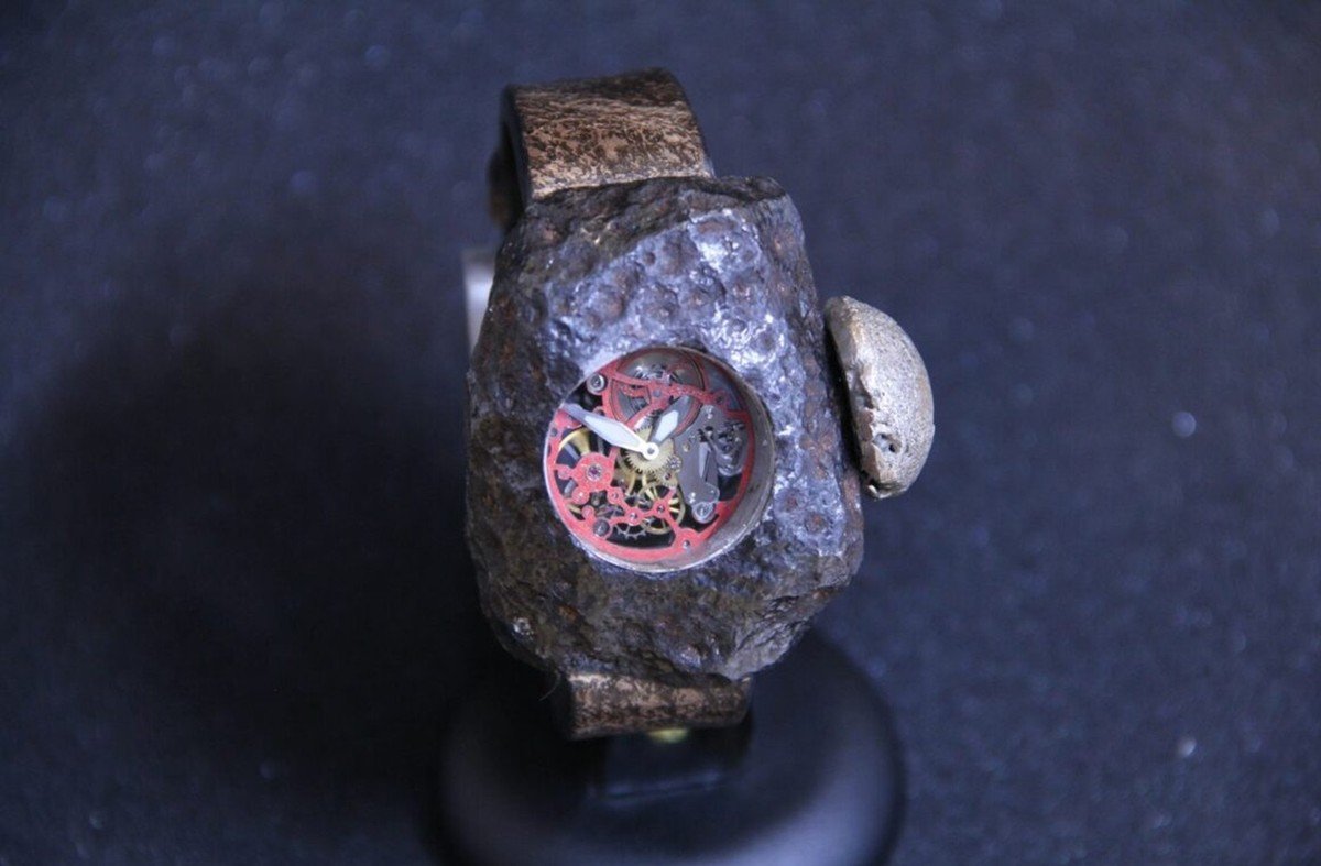 Relógio feito com meteorito custa R$ 5,5 milhões; veja modelo | Curiosidades