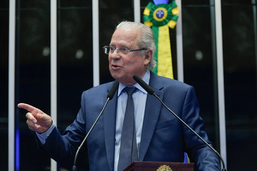 Após 19 anos, Zé Dirceu volta ao Congresso e defende reforma na estrutura militar do Brasil – Política – CartaCapital