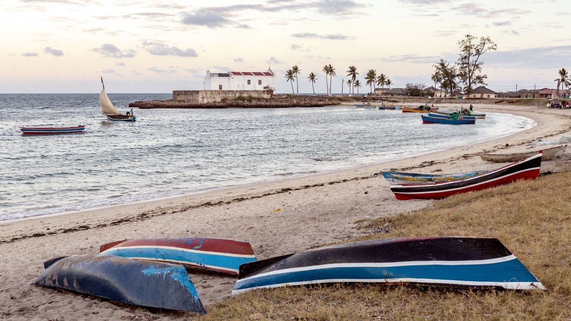 Barco de pesca superlotado naufraga e deixa ao menos 94 mortos em Moçambique
