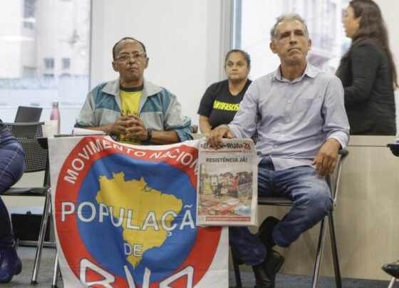 Líder do Movimento Nacional da População de Rua, Nilson Lira Lopes (e) condenou postura da prefeitura