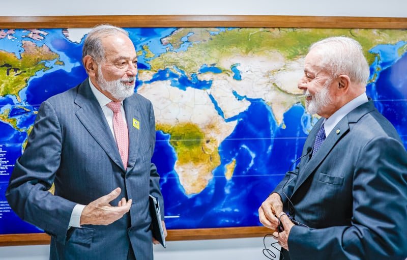 Bilionário Carlos Slim elogia economia brasileira e anuncia investimentos