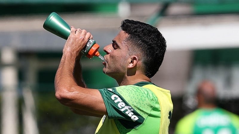 Bruno Rodrigues avança na recuperação e treina no gramado no Palmeiras