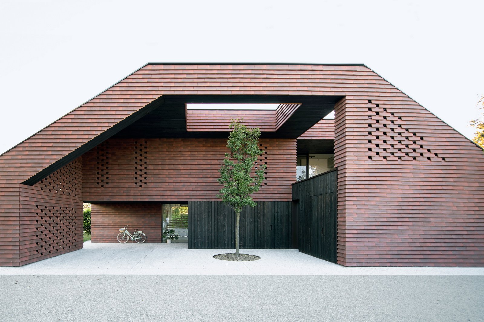 Casa Moldura / OFIS Architects