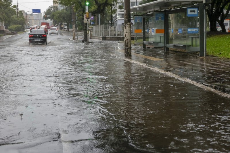 Chuva em Porto Alegre ultrapassa a média histórica de abril