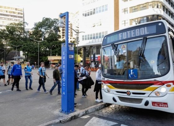 A partir das 13h20min, começaram a circular duas linhas de ônibus especiais para os torcedores até o estádio