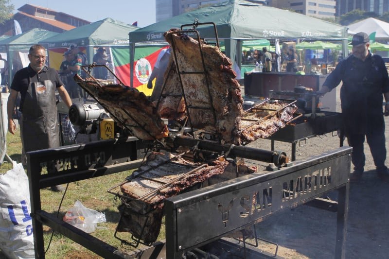 Expochurrasco 2024 atrai centenas de pessoas ao Parque Harmonia