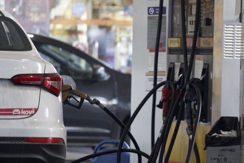 Gasolina sobe 0,7% e diesel 0,3% na semana de 21 a 27 de abril