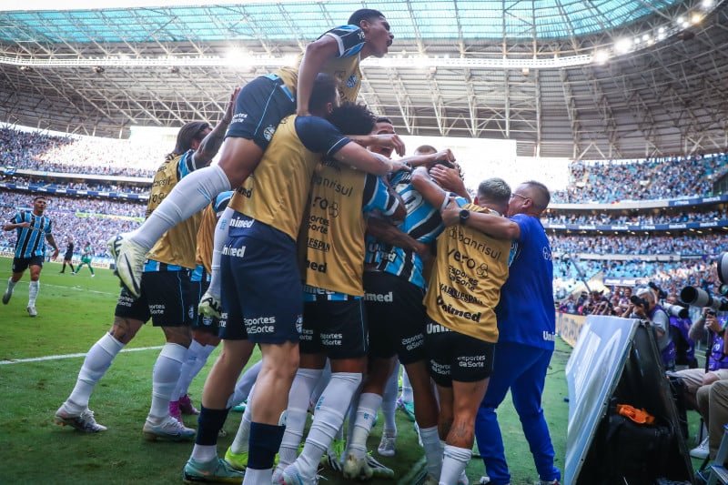 Grêmio vira sobre o Juventude e conquista o heptacampeonato gaúcho na Arena