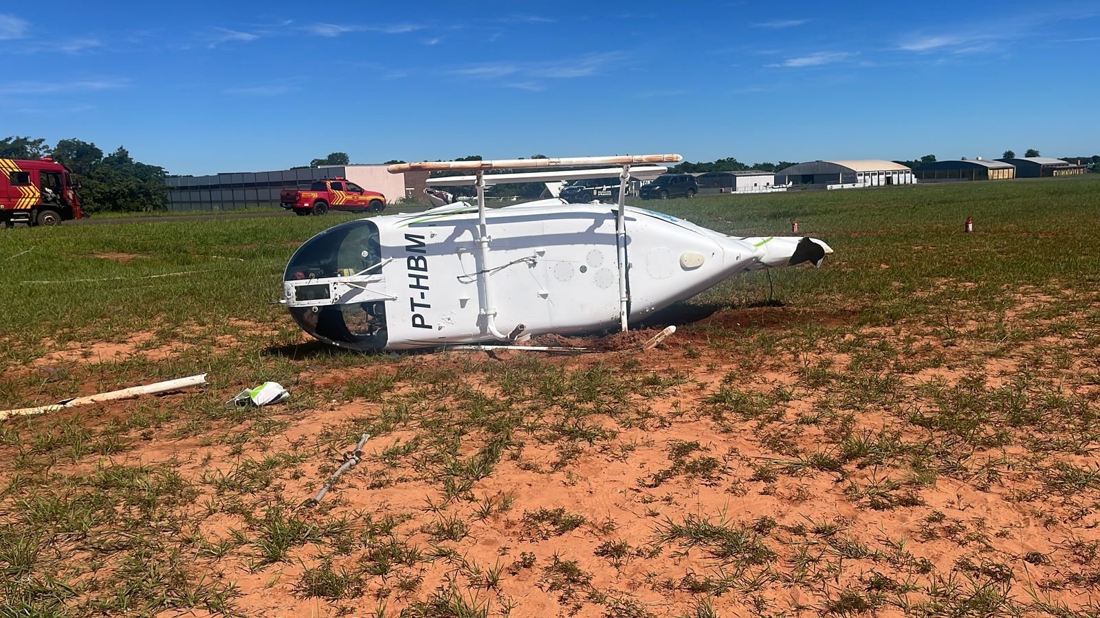 Helicóptero cai com quatro pessoas a bordo em aeroporto da Casa Militar, no Mato Grosso do Sul