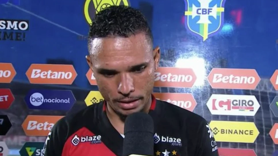 Jogador do Atlético-GO fala em “roubo“ após derrota para o Flamengo pelo Brasileiro