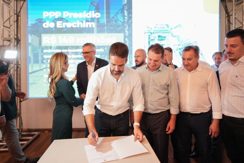 Leite assina o contrato da PPP do novo presídio de Erechim