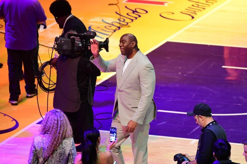 Magic Johnson diz que acorda às 4h para se manter saudável após HIV