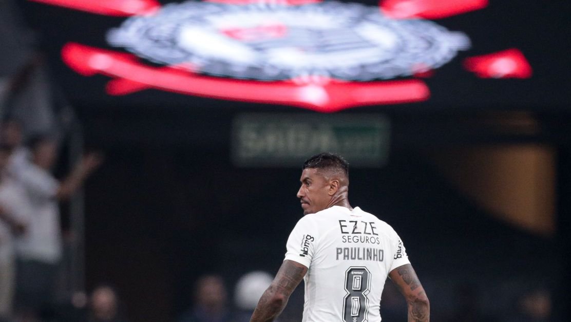 Paulinho responde se quer ficar no Corinthians e fala sobre negociações