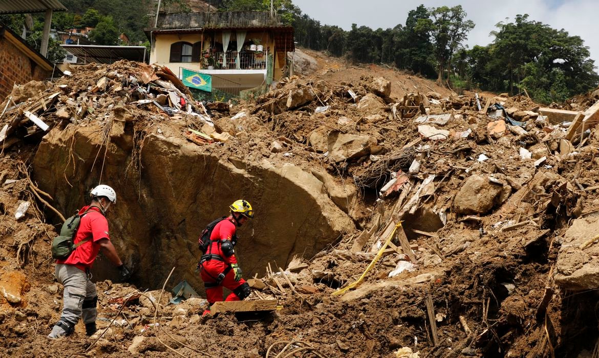 Projeto de lei propõe seguro de catástrofe para pagar R$ 15 mil via Pix a desabrigado
