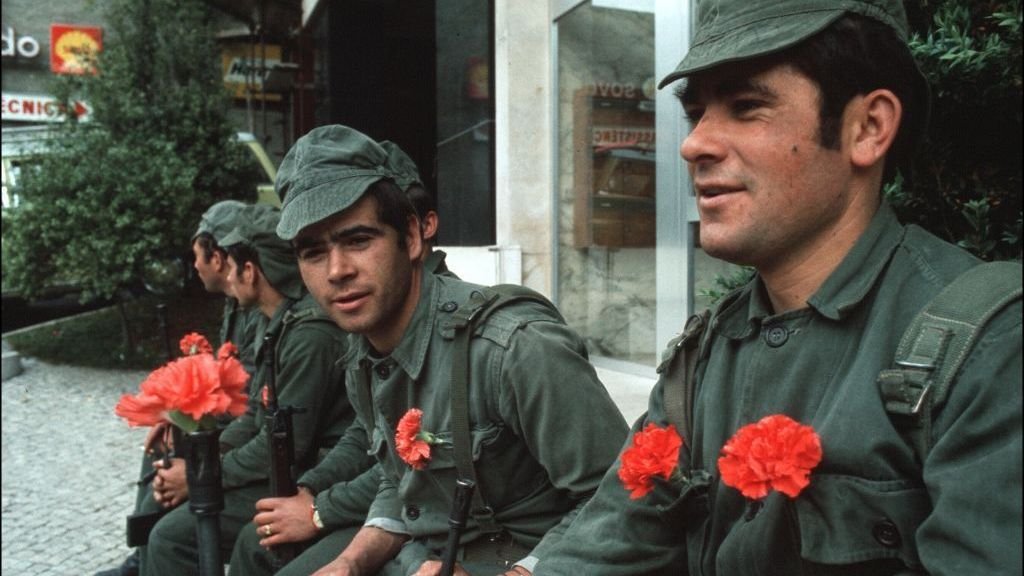 Revolução dos Cravos 50 anos: Entenda movimento que derrubou ditadura em Portugal