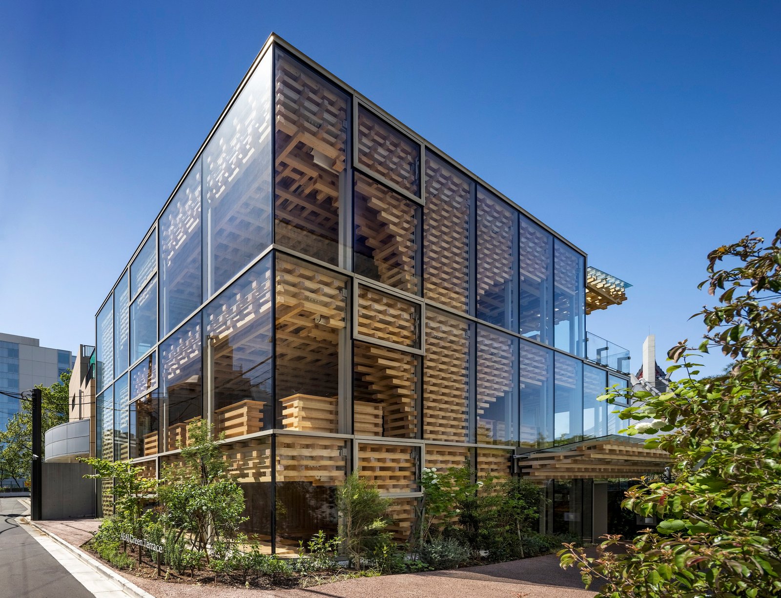 Terraço Verde AEAJ / Kengo Kuma & Associates