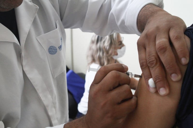 Vacinação contra gripe amplia público em Porto Alegre na segunda-feira