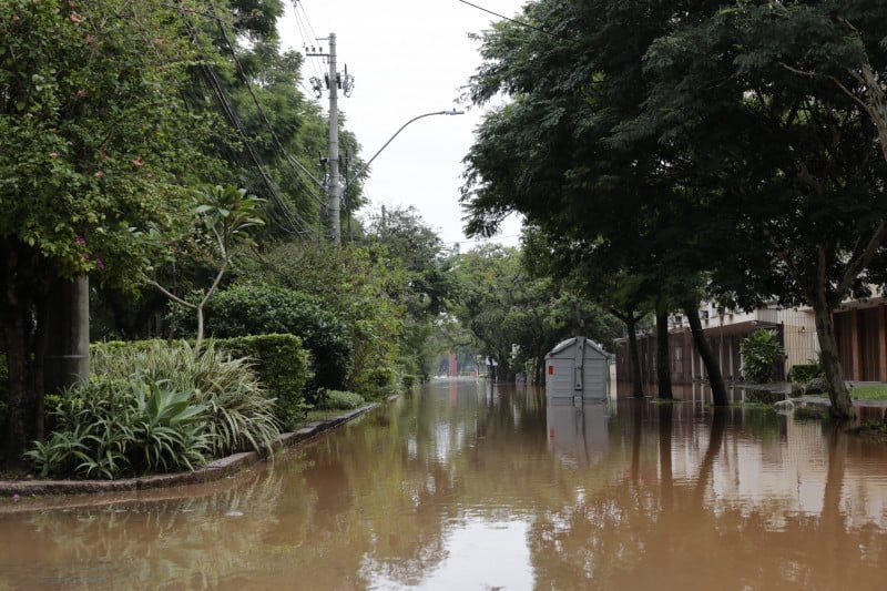 Após manutenção de equipamento, ETA Menino Deus é religada em Porto Alegre