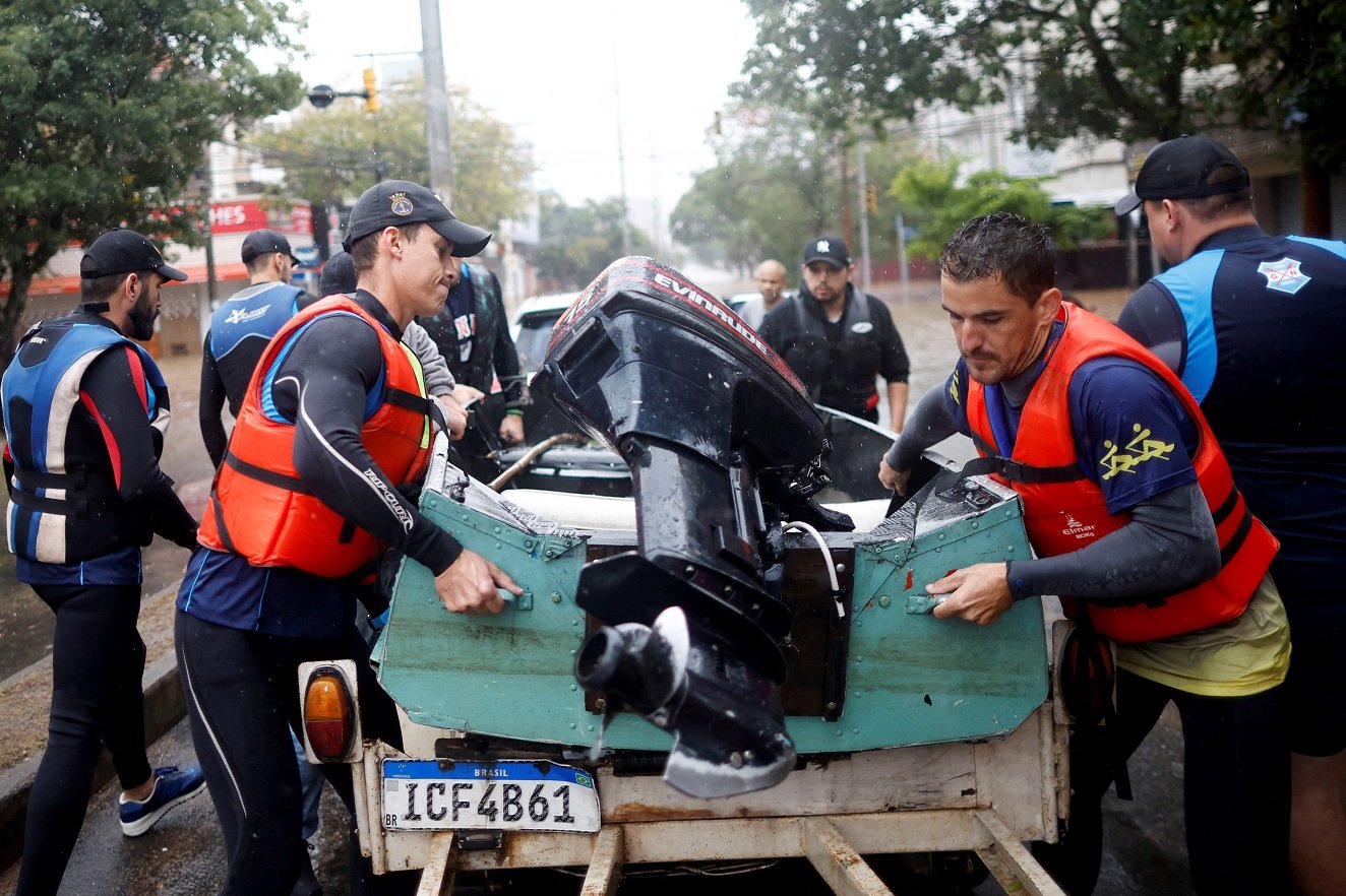 Atletas desistem de sonho olímpico para ajudar vítimas de enchentes no RS