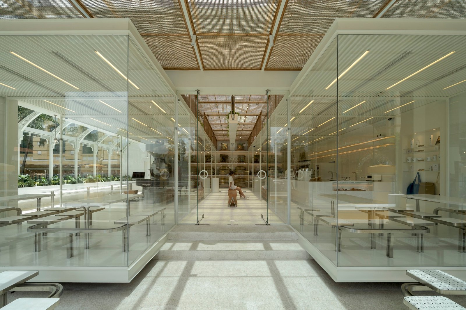 Cafeteria % Arabica / Nguyen Khai Architects & Associates