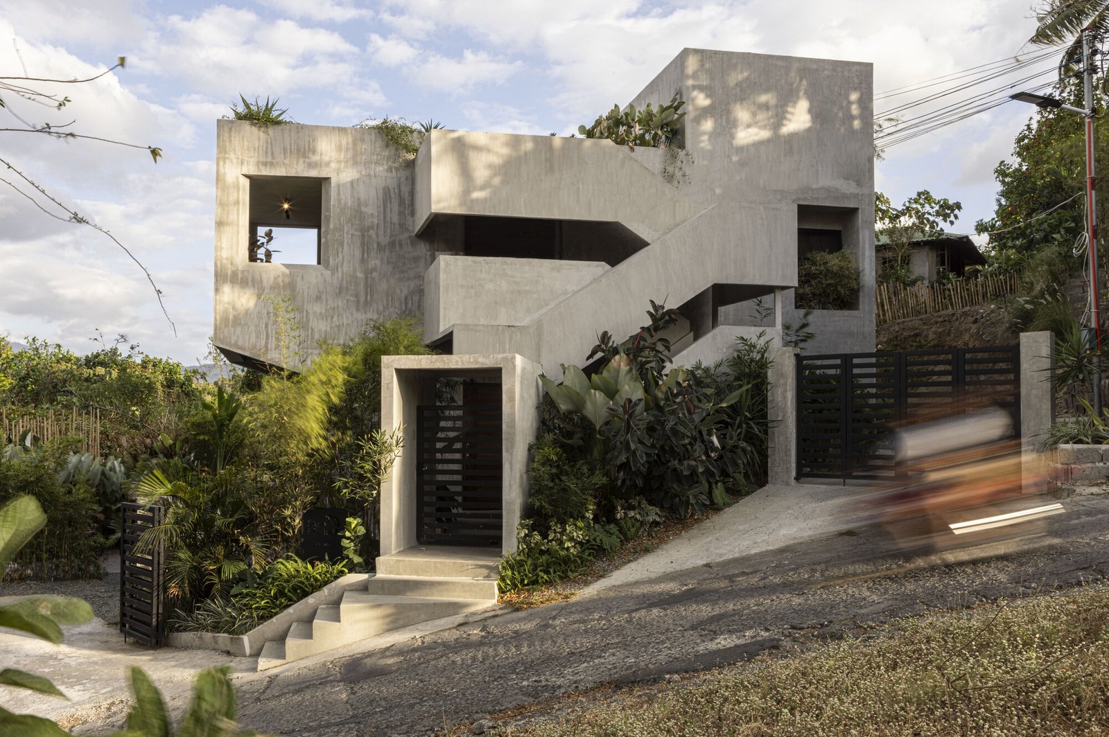 Casa Borbon / Cali Architects