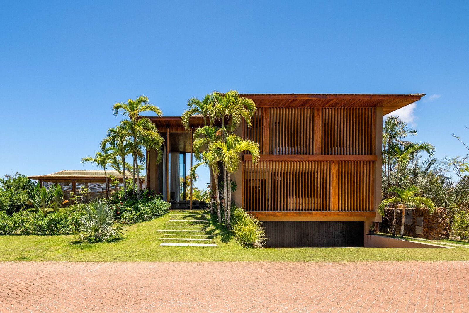 Casa Brise / Sidney Quintela Architecture + Urban Planning