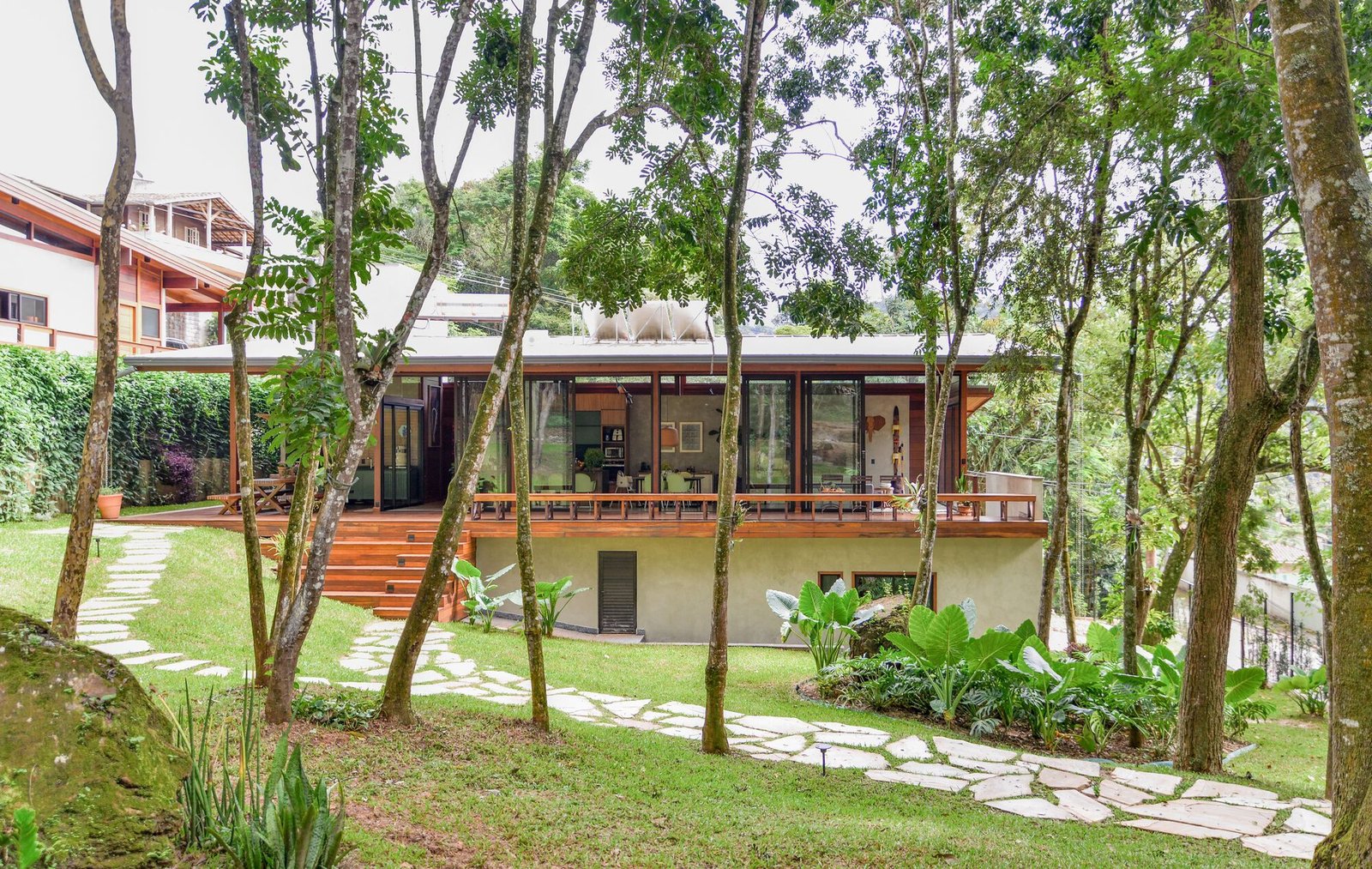 Casa Macieiras / Mateus Castilho + Patricia Bueno