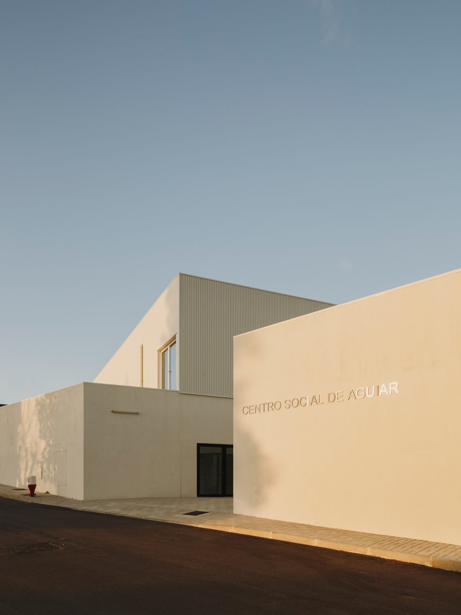 Centro Social de Aguiar / Pereira Miguel Arquitectos