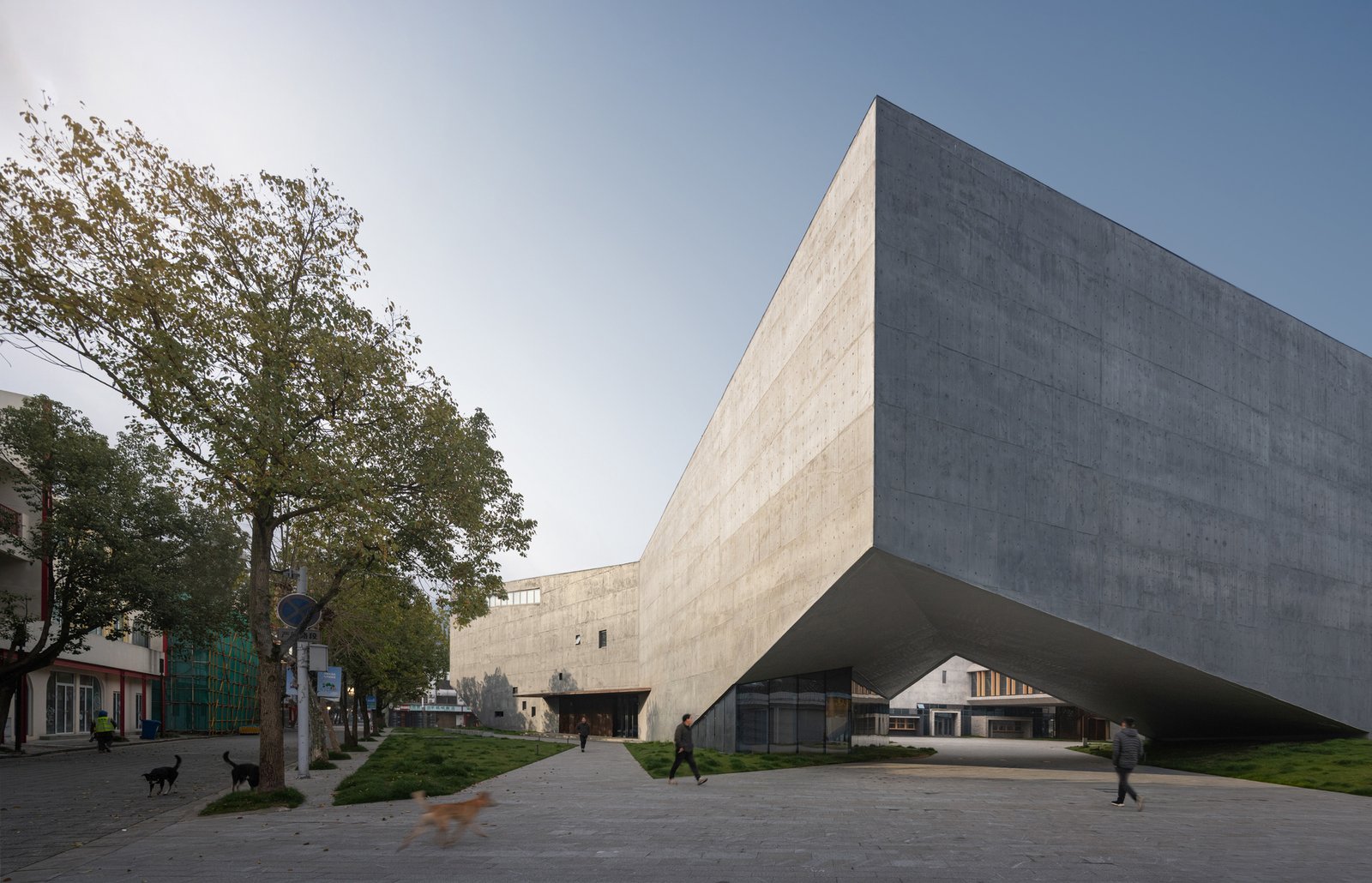 Centro de arte Zhejiang Lishui Guyanhuaxiang / line+ studio