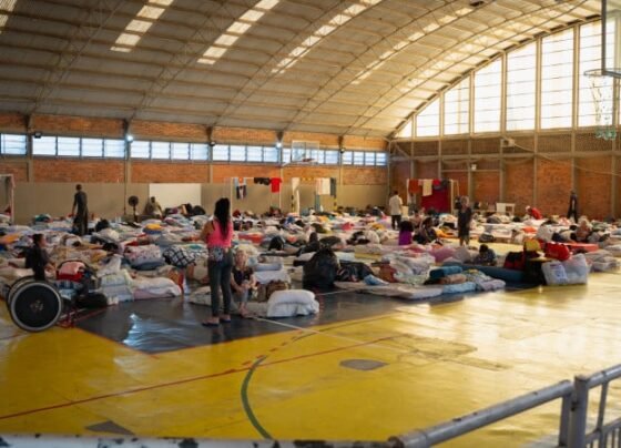 As doações de roupas e cobertores estão sendo direcionadas para os abrigos