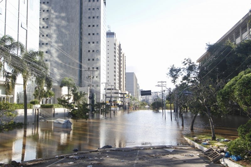 Dmae diz que residências afastadas de redes continuam sem água devido ao alto consumo