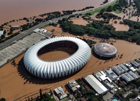 O estádio do Internacional, que fica na beira do Guaíba, foi bastante atingido
