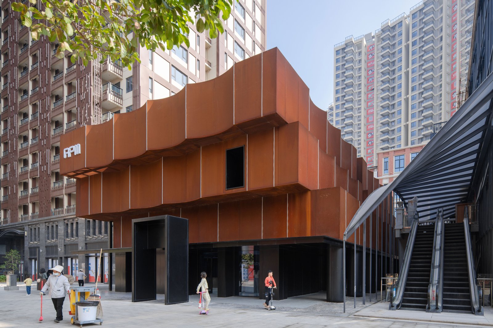 Galeria apm em Haikou GAOXINGLI / Dazhou And Associates