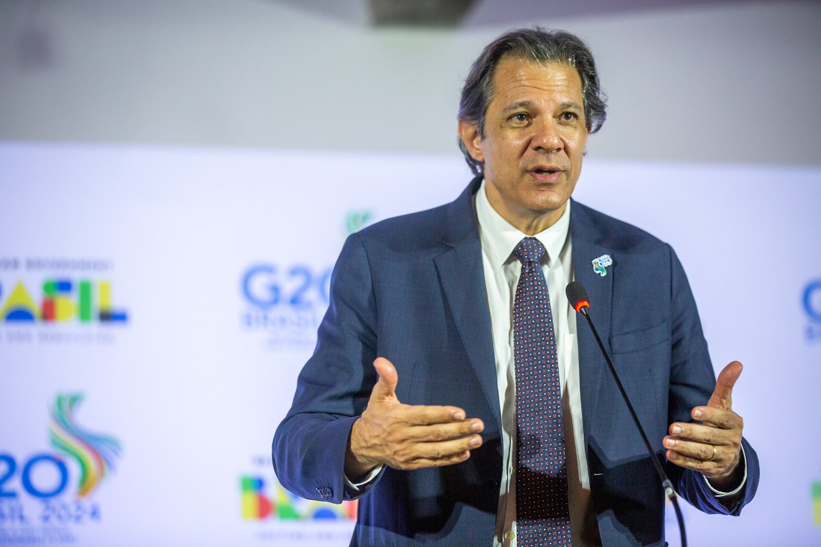 Haddad nega aumento de tributação para bancos e petroleiras