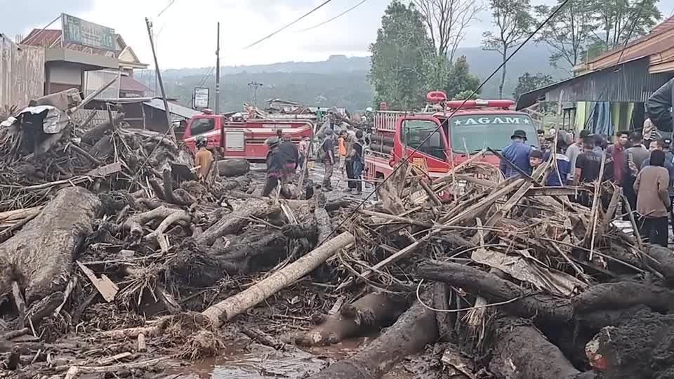 Inundações na Indonésia deixam 52 mortos e forçam evacuações