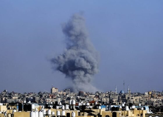 Forças israelences atacaram a cidade de Rafah, ao sul da Faixa de Gaza, neste sábado