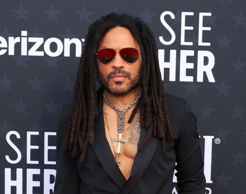 Lenny Kravitz diz estar celibatário enquanto espera pela pessoa certa