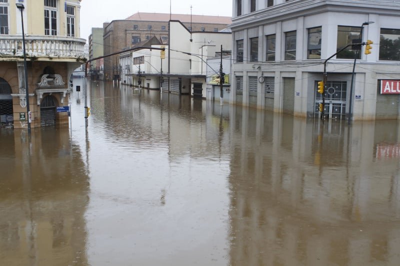 Nível do Guaíba sobe a 4,64m e prefeitura da Capital emite alerta preventivo