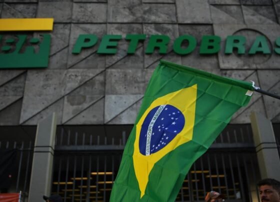 Segundo o diretor financeiro da Petrobras, Sergio Caetano Leite, a compra total só seria feita em caso de falta de ofertas de terceiros