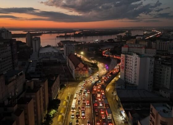 Ao longo do dia, as vias da cidade registraram longos congestionamentos por conta do uso generalizado do novo acesso