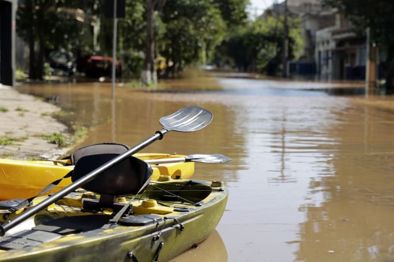 Sobe para 148 o número de óbitos em razão das enchentes no RS