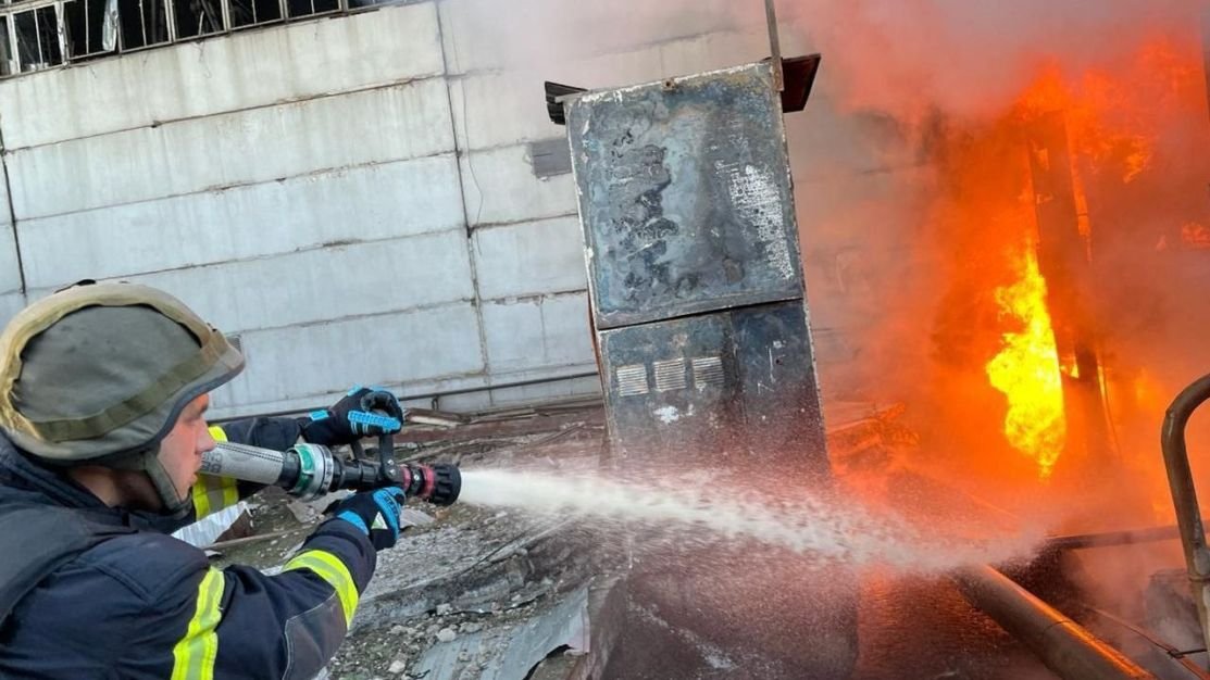 Ucrânia diz que mais de 400 mil pessoas estão sem energia após ataque russo