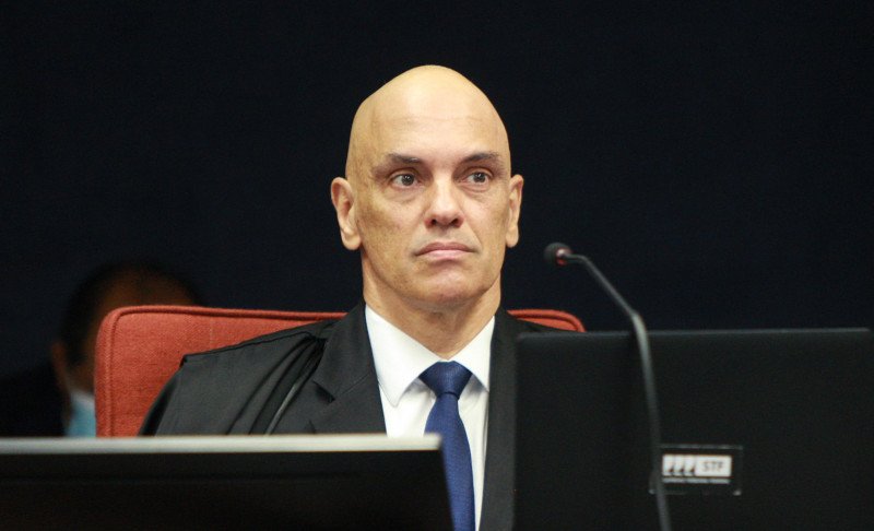 Alexandre de Moraes se declara impedido de permanecer no cargo, em caso de ameaça à sua família