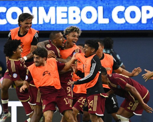 Ao derrotar o México, Venezuela garante vaga nas quartas de final da Copa América