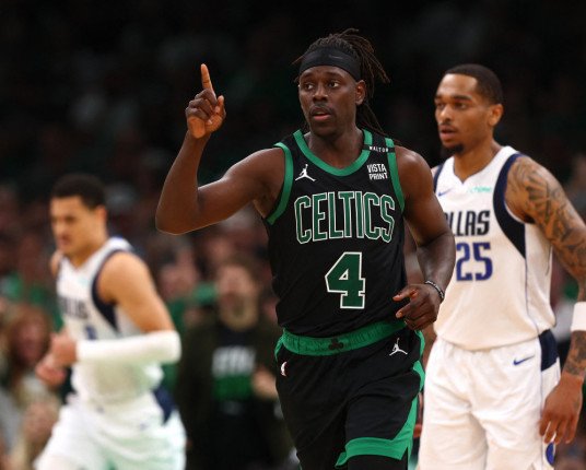 Boston Celtics vence Dallas Mavericks e abre vantagem com 2 a 0 na final da NBA