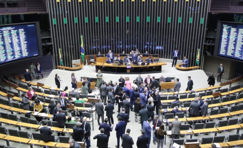 Câmara aprova urgência de projeto que equipara aborto ao crime de homicídio