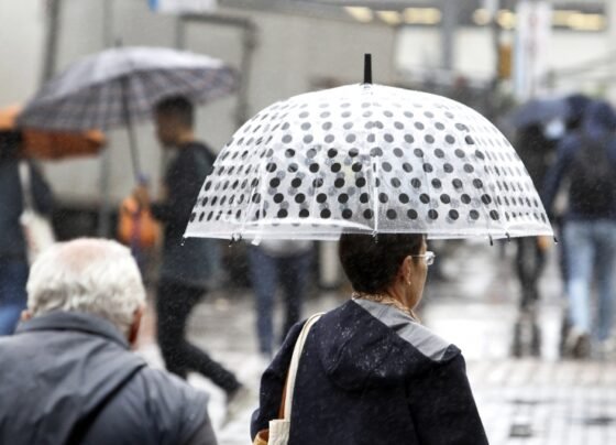 Previsão é que eventos climáticos atinjam a cidade durante a madrugada de domingo